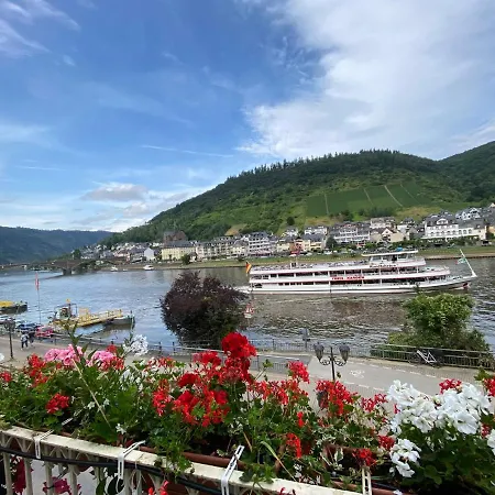 Holiday Apartment Mit Moselblick Im Moselhaus Cochem Exterior photo